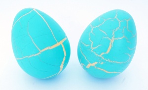 Dadi SE5 Маракас-яйцо, пара, раскрашен под яйца динозавра. Разного цвета и массы. DADI